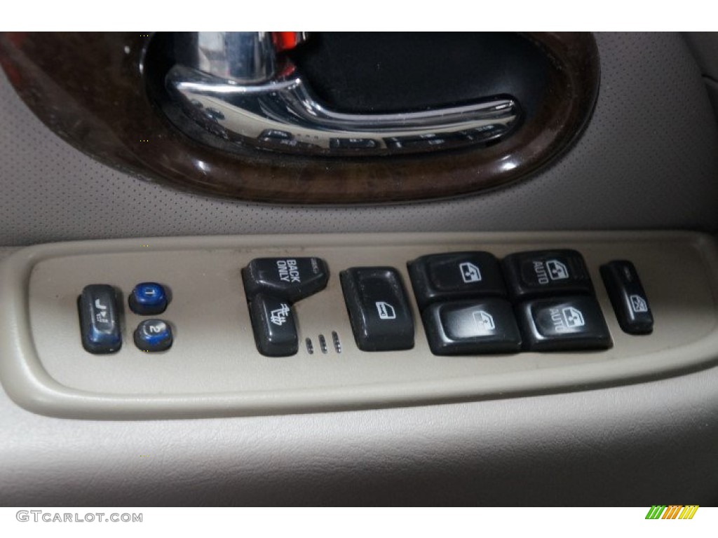 2004 Rainier CXL AWD - Indigo Blue Metallic / Light Cashmere photo #13