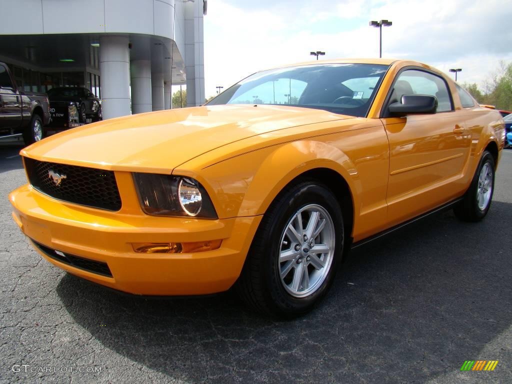 2008 Mustang V6 Deluxe Coupe - Grabber Orange / Dark Charcoal photo #6