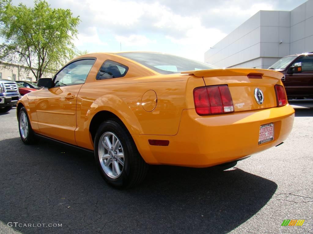 2008 Mustang V6 Deluxe Coupe - Grabber Orange / Dark Charcoal photo #20