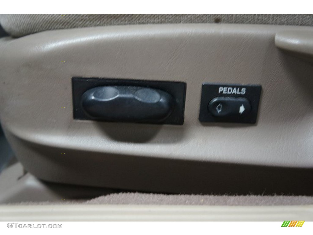 2002 Sable GS Sedan - Arizona Beige Metallic / Medium Parchment photo #19