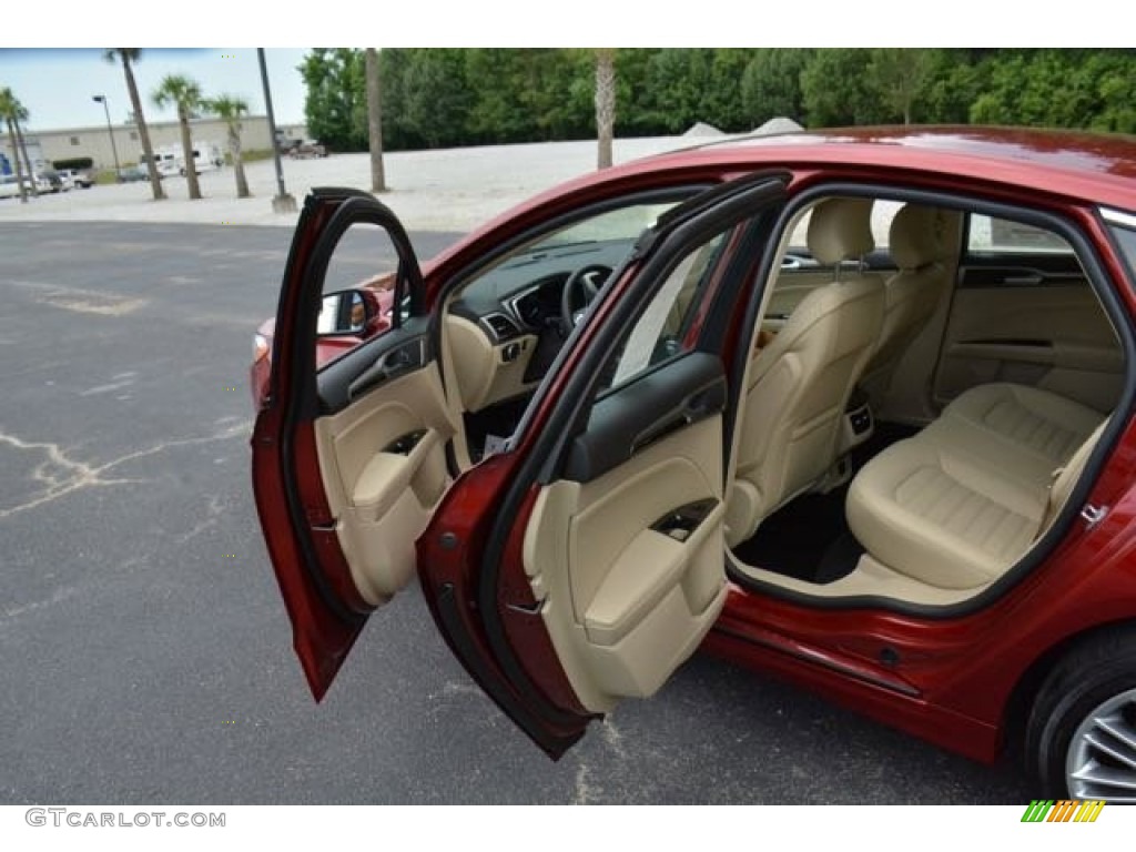 2016 Fusion SE - Ruby Red Metallic / Dune photo #10