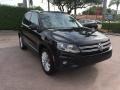 Deep Black Metallic - Tiguan SE Photo No. 7