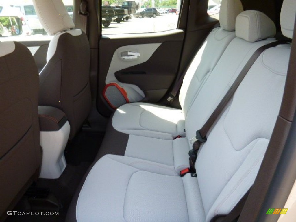 2015 Jeep Renegade Latitude 4x4 Rear Seat Photos