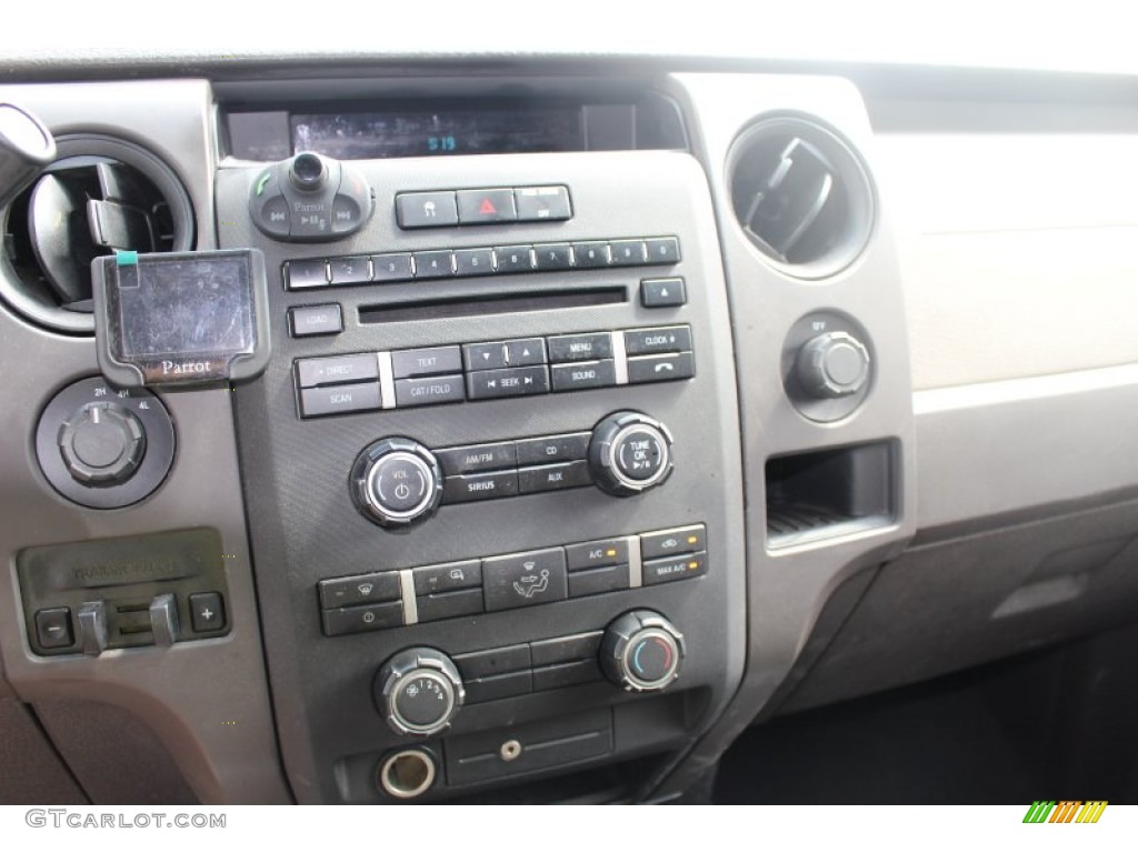 2010 F150 XL SuperCab 4x4 - Oxford White / Medium Stone photo #29