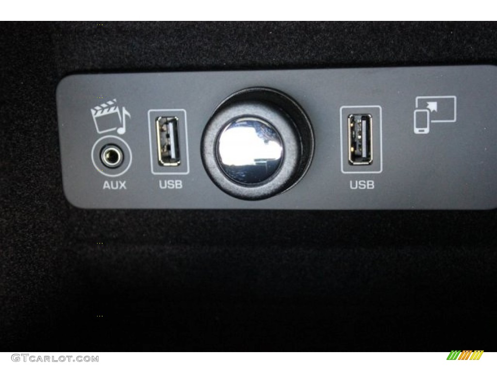 2016 Jaguar F-TYPE R Coupe Controls Photo #105656607