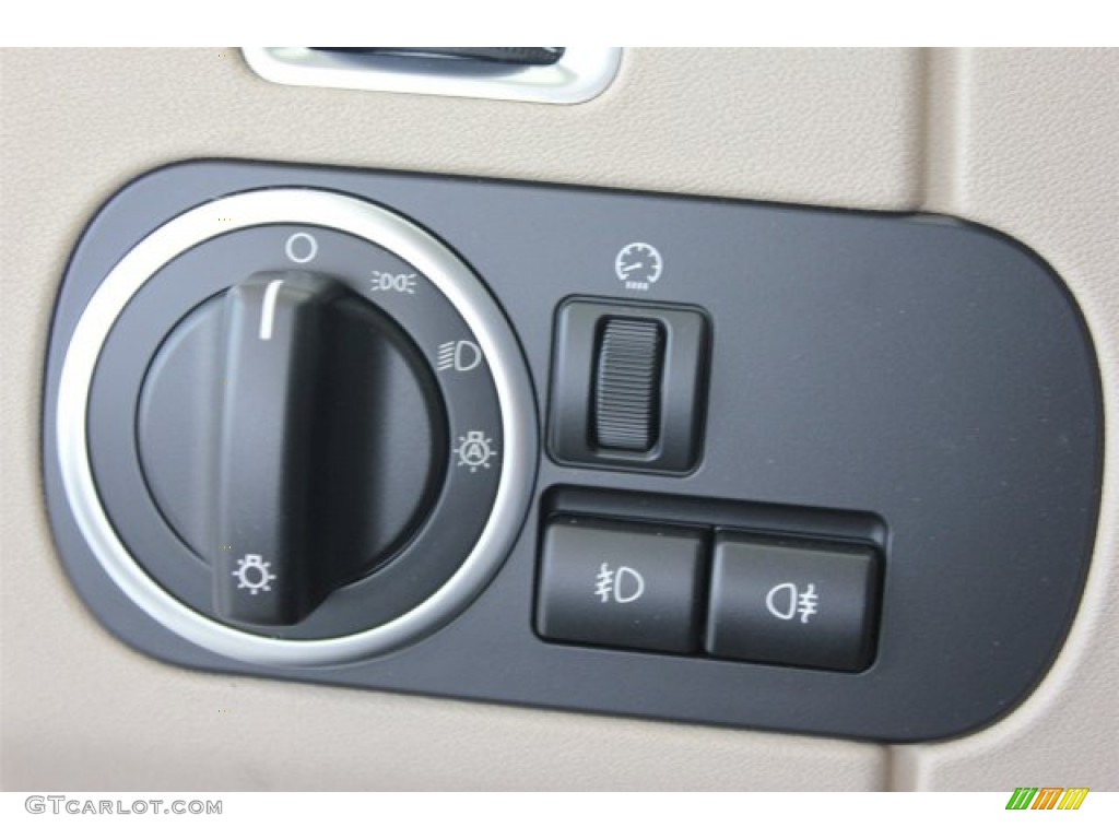 2016 Land Rover LR4 HSE LUX Controls Photo #105658560