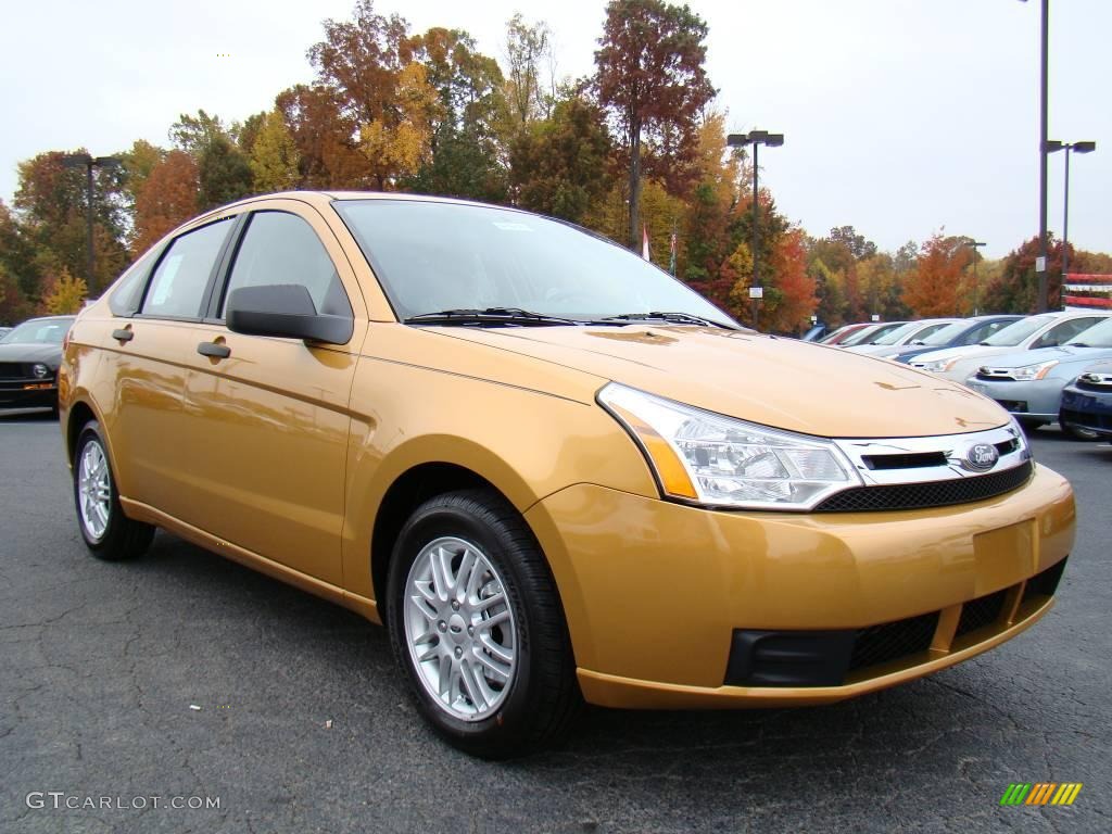 2009 Focus SE Sedan - Amber Gold Metallic / Charcoal Black photo #1