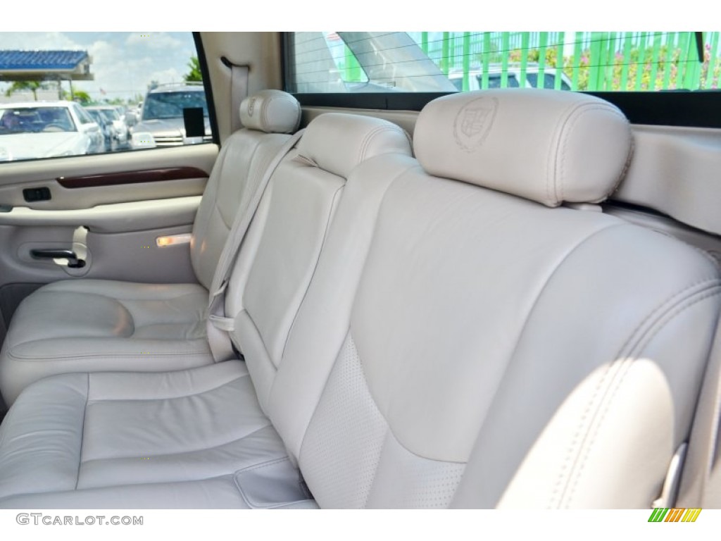 2003 Escalade EXT AWD - Silver Sand / Shale photo #37