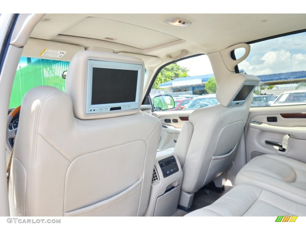 2003 Escalade EXT AWD - Silver Sand / Shale photo #41