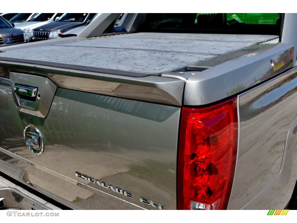 2003 Escalade EXT AWD - Silver Sand / Shale photo #60