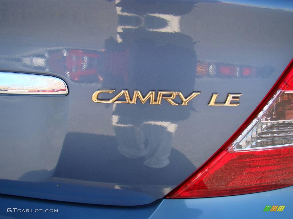 2004 Camry LE - Catalina Blue Metallic / Taupe photo #15