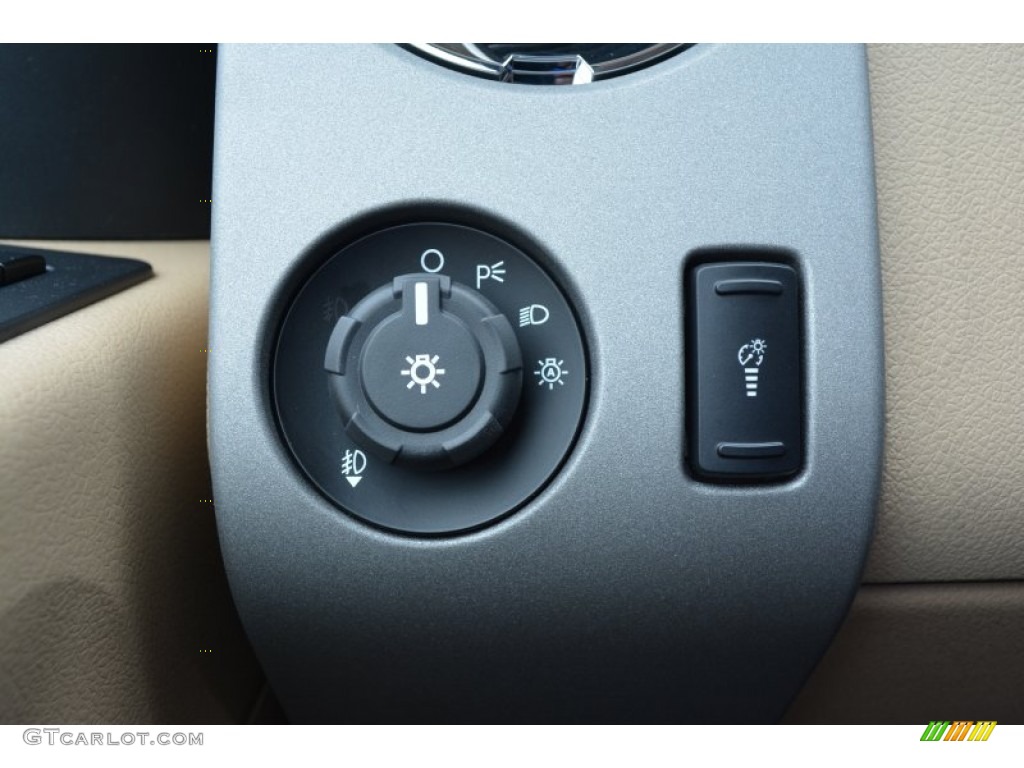 2016 Ford F350 Super Duty Lariat Crew Cab 4x4 DRW Controls Photo #105670320