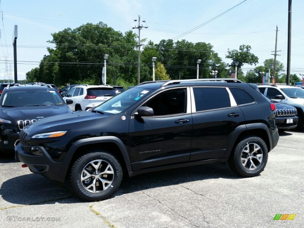 2015 Cherokee Trailhawk 4x4 - Brilliant Black Crystal Pearl / Trailhawk Black photo #3