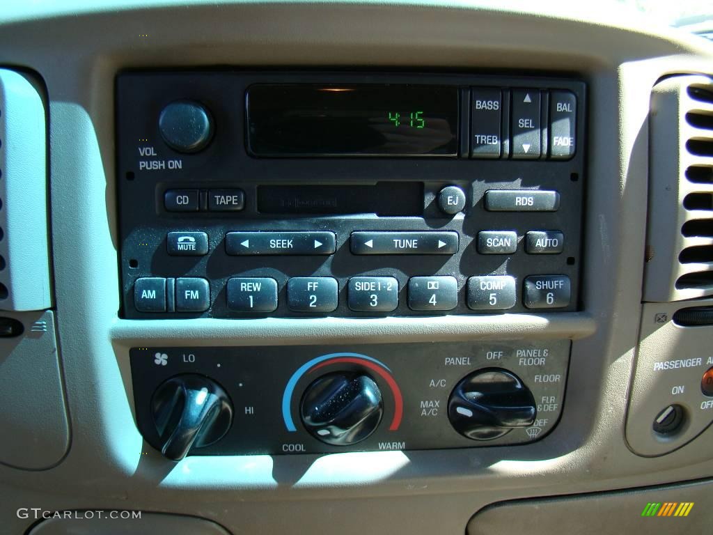 2002 F150 XLT SuperCab - Dark Highland Green Metallic / Medium Parchment photo #17