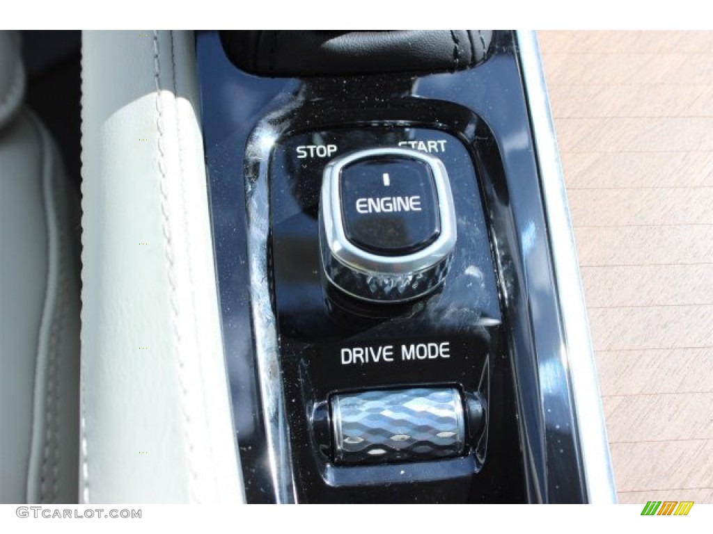 2016 Volvo XC90 T6 AWD Controls Photo #105686411