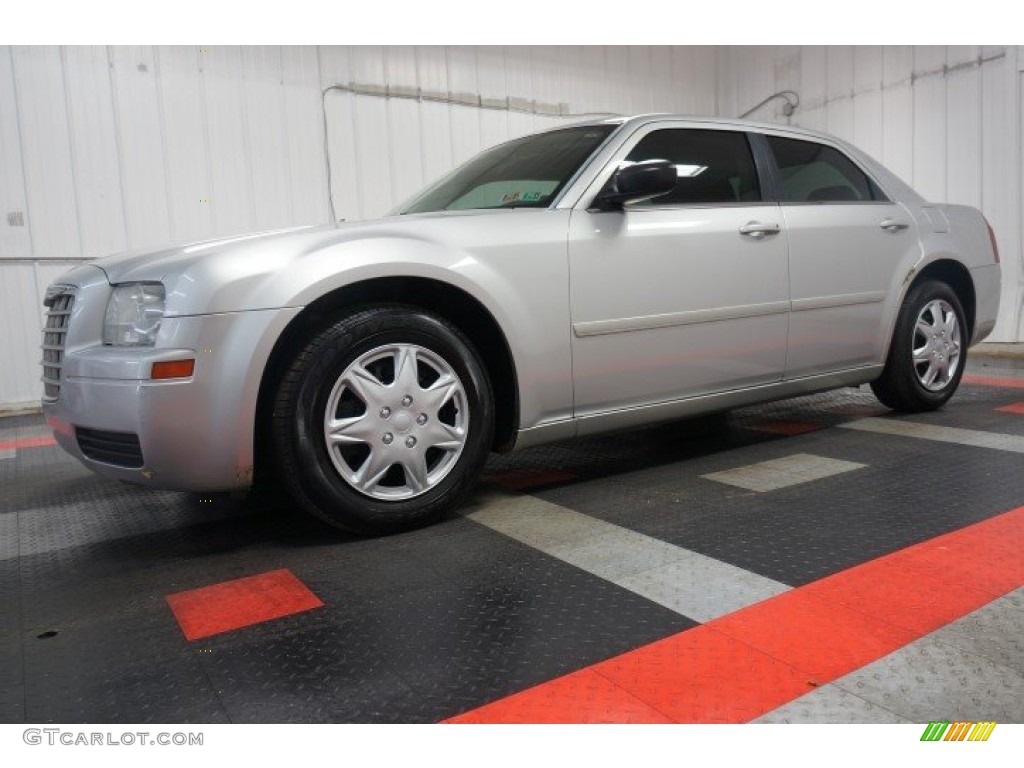 2005 300  - Bright Silver Metallic / Dark Slate Gray/Light Graystone photo #2