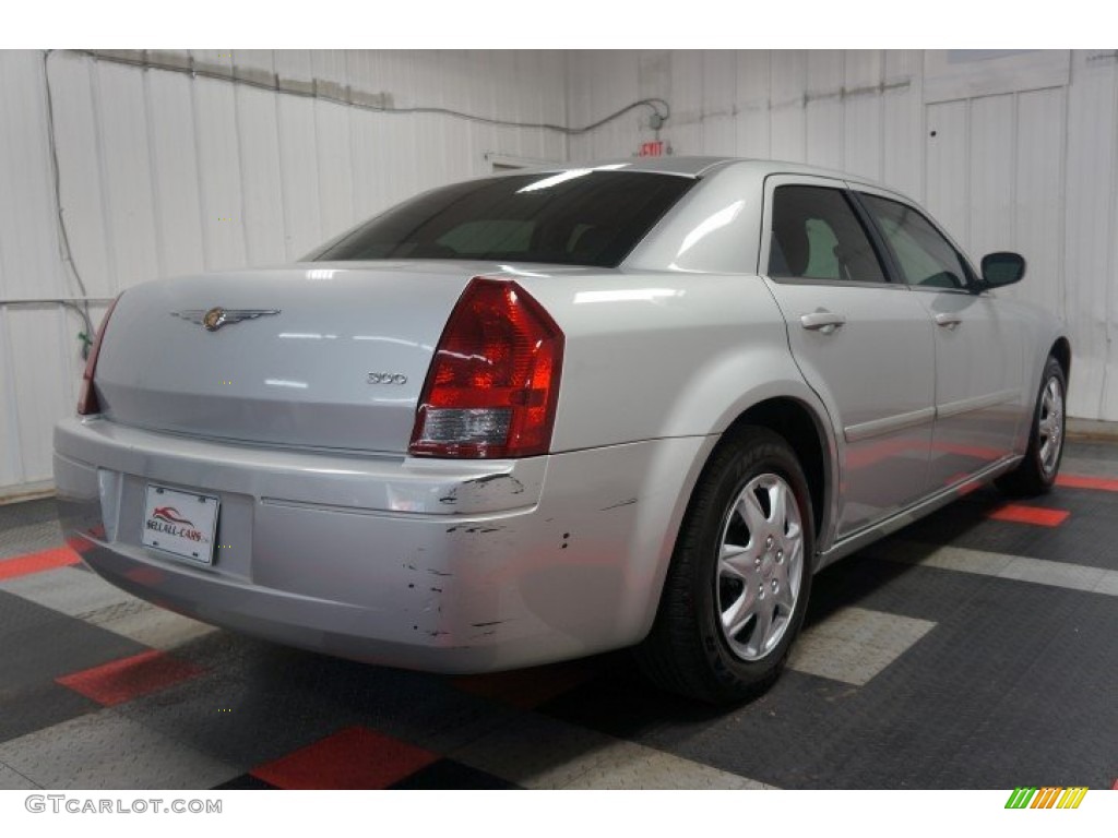 2005 300  - Bright Silver Metallic / Dark Slate Gray/Light Graystone photo #8