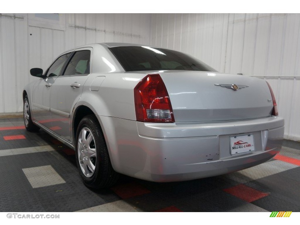 2005 300  - Bright Silver Metallic / Dark Slate Gray/Light Graystone photo #10