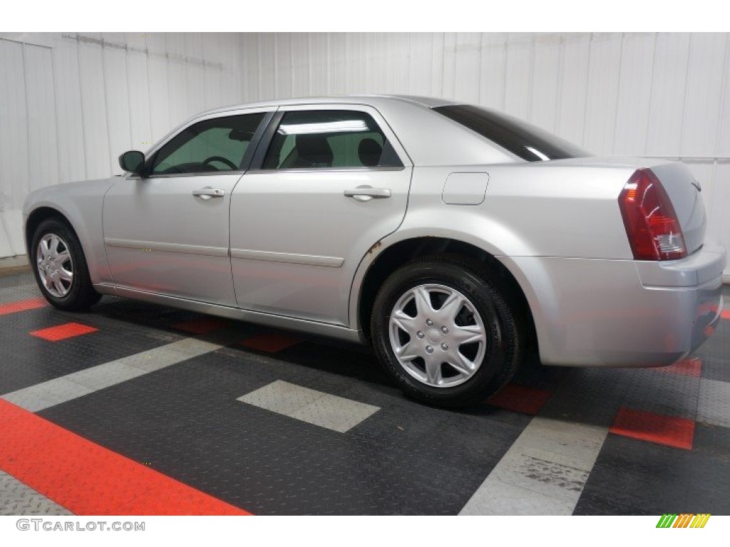 2005 300  - Bright Silver Metallic / Dark Slate Gray/Light Graystone photo #11
