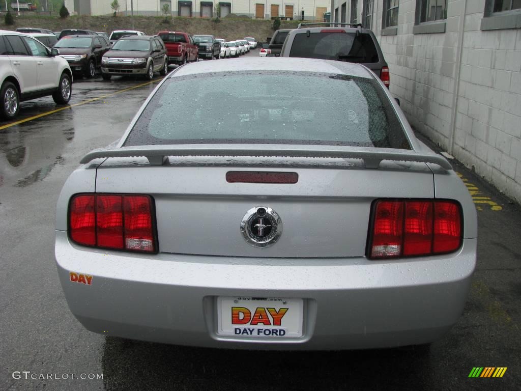 2005 Mustang V6 Deluxe Coupe - Satin Silver Metallic / Dark Charcoal photo #4