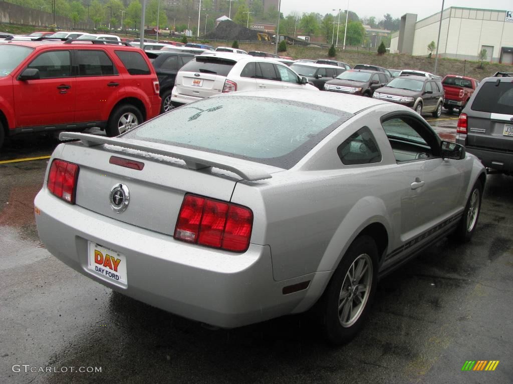 2005 Mustang V6 Deluxe Coupe - Satin Silver Metallic / Dark Charcoal photo #5