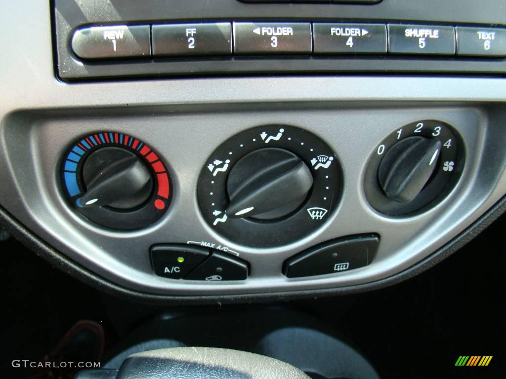 2005 Focus ZX5 SE Hatchback - Infra-Red / Charcoal/Charcoal photo #21