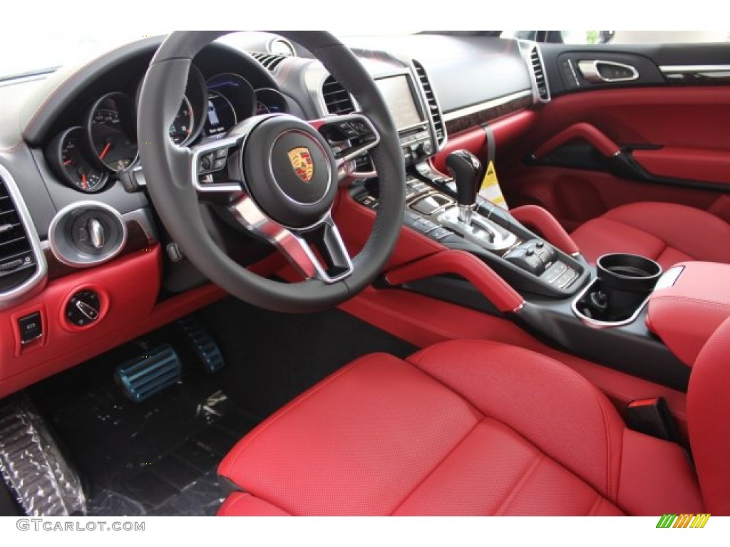 Black/Garnet Red Interior 2016 Porsche Cayenne Turbo Photo #105698342