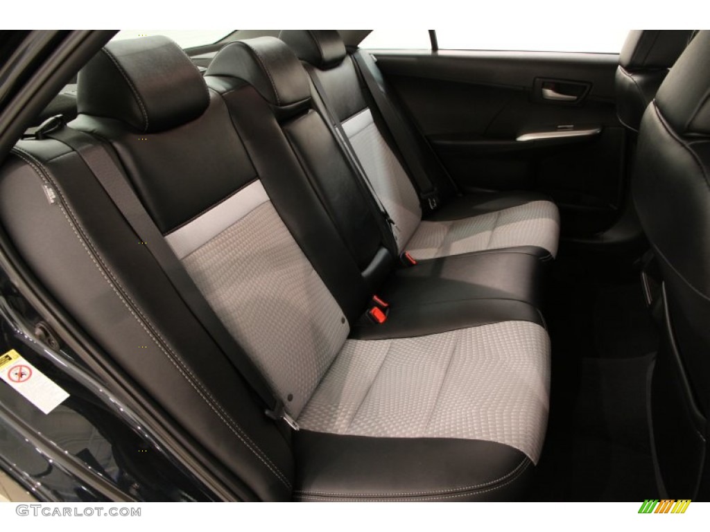 2012 Toyota Camry SE Rear Seat Photo #105699232