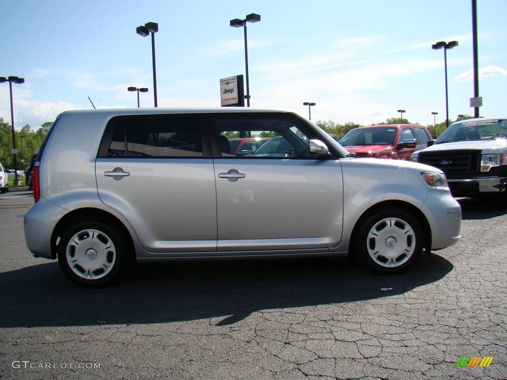 2009 xB  - Classic Silver Metallic / Dark Gray photo #2