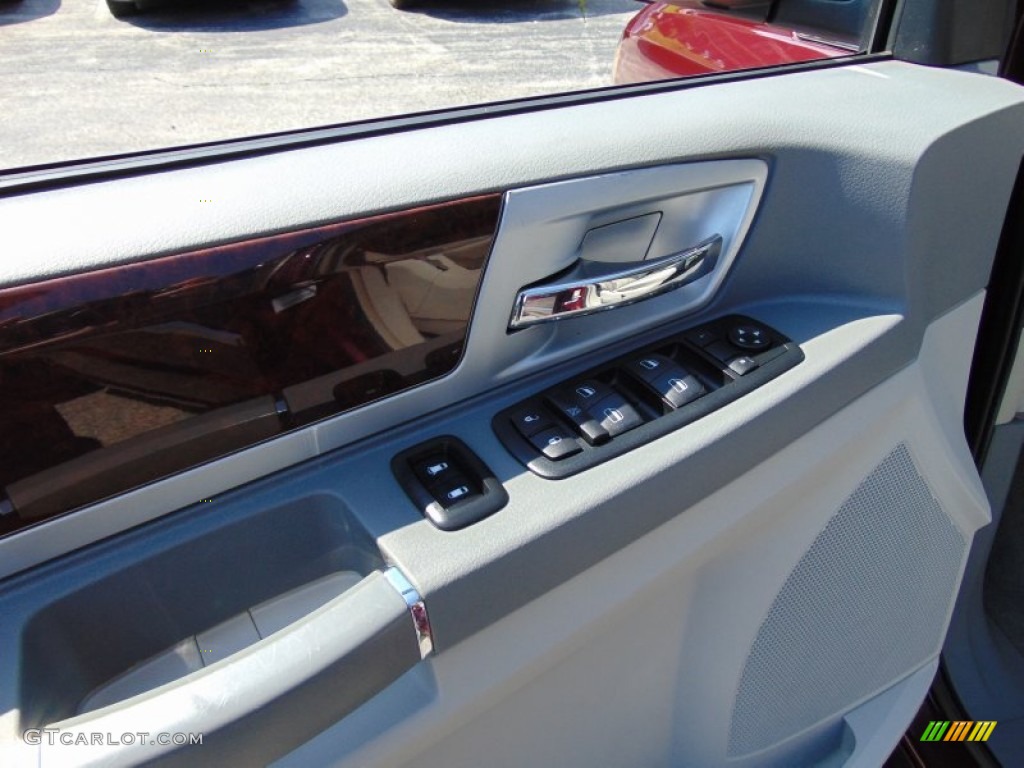 2009 Town & Country Touring - Deep Crimson Crystal Pearl / Medium Slate Gray/Light Shale photo #14