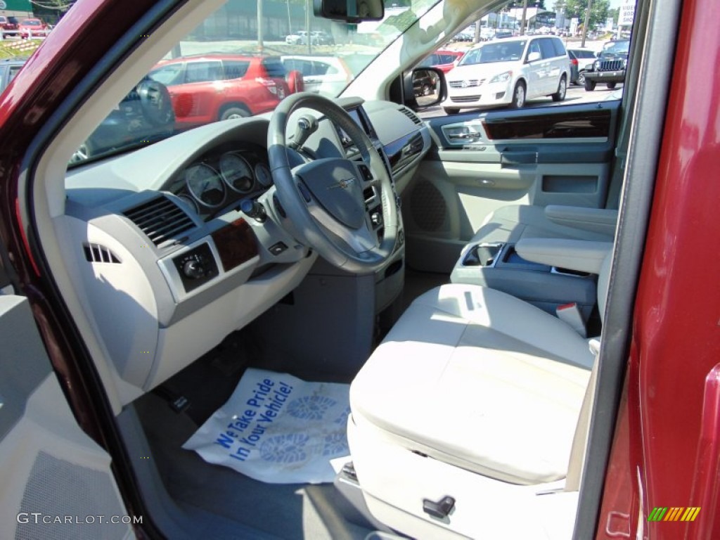 2009 Town & Country Touring - Deep Crimson Crystal Pearl / Medium Slate Gray/Light Shale photo #15