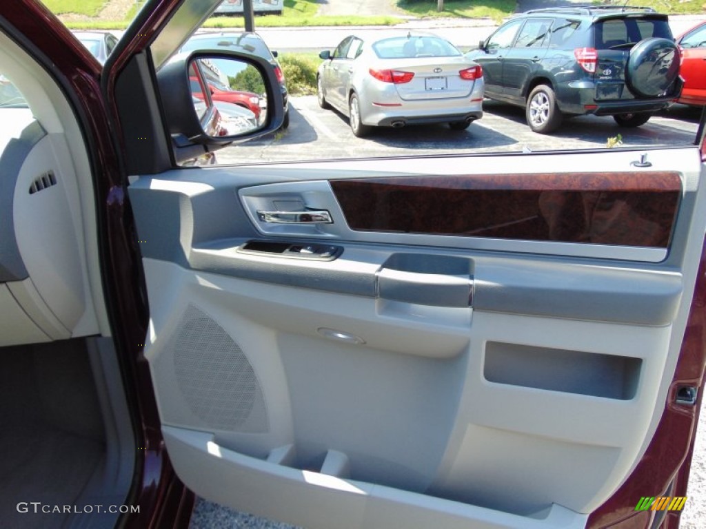 2009 Town & Country Touring - Deep Crimson Crystal Pearl / Medium Slate Gray/Light Shale photo #18
