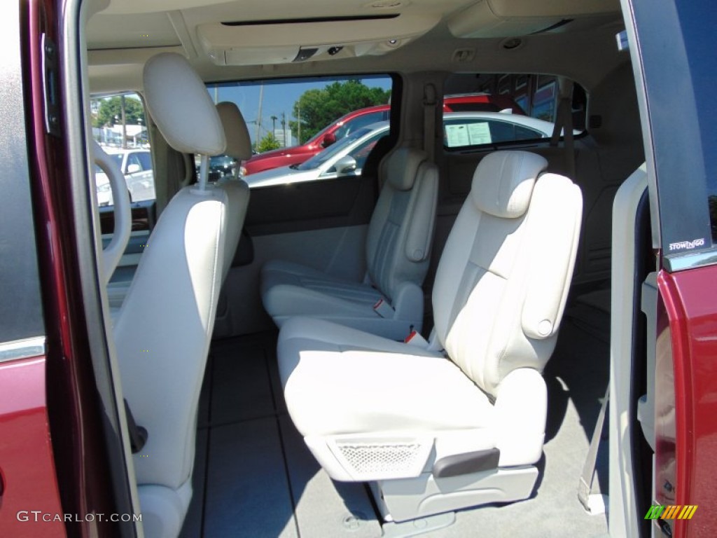 2009 Town & Country Touring - Deep Crimson Crystal Pearl / Medium Slate Gray/Light Shale photo #21