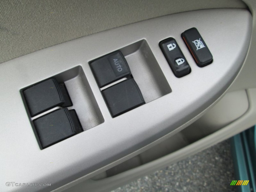 2010 Toyota Corolla LE Controls Photo #105705139