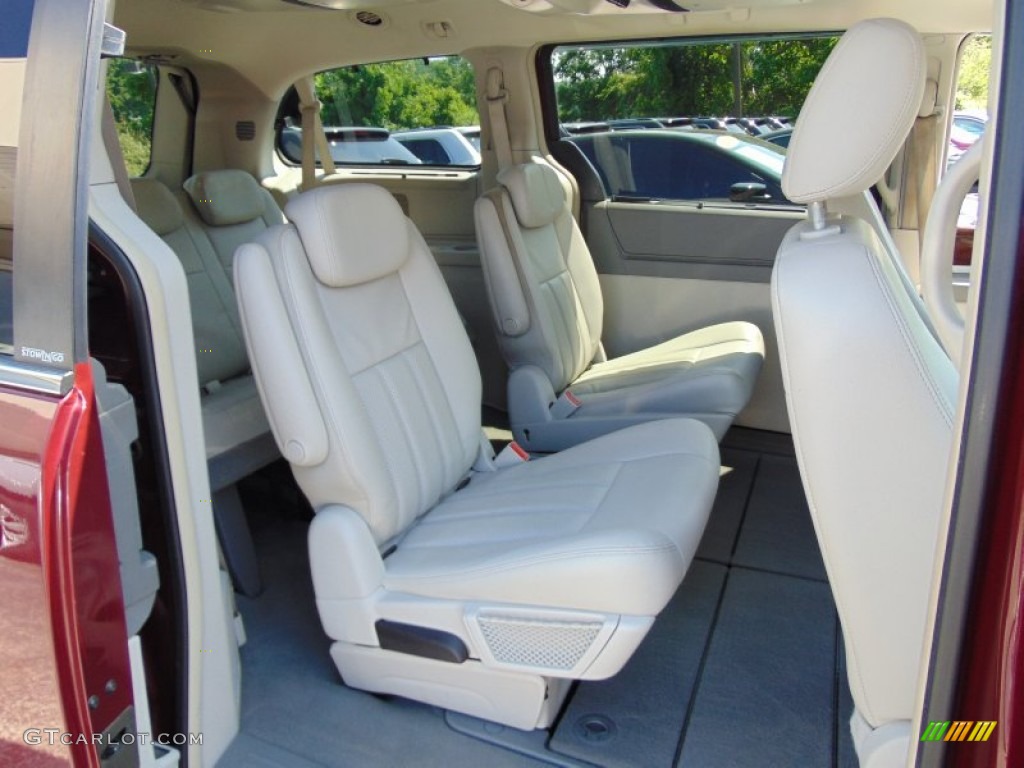 2009 Town & Country Touring - Deep Crimson Crystal Pearl / Medium Slate Gray/Light Shale photo #23