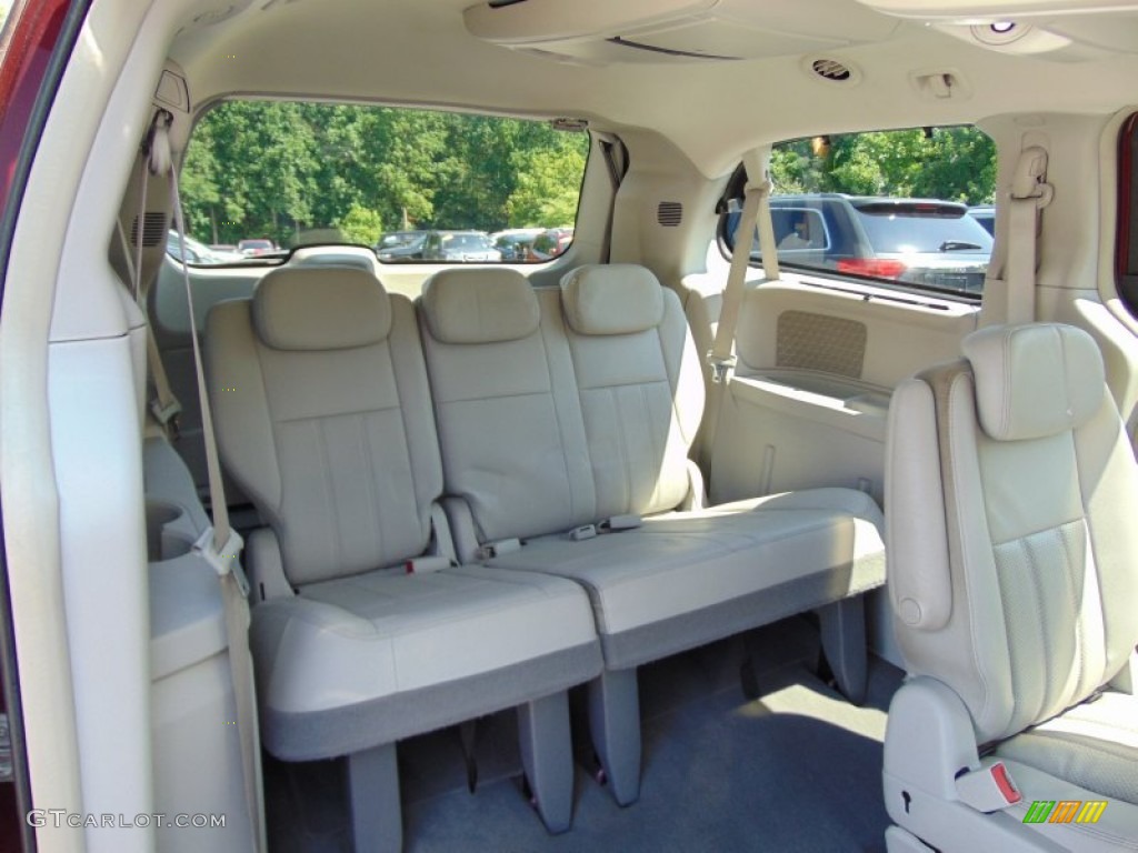 2009 Town & Country Touring - Deep Crimson Crystal Pearl / Medium Slate Gray/Light Shale photo #24