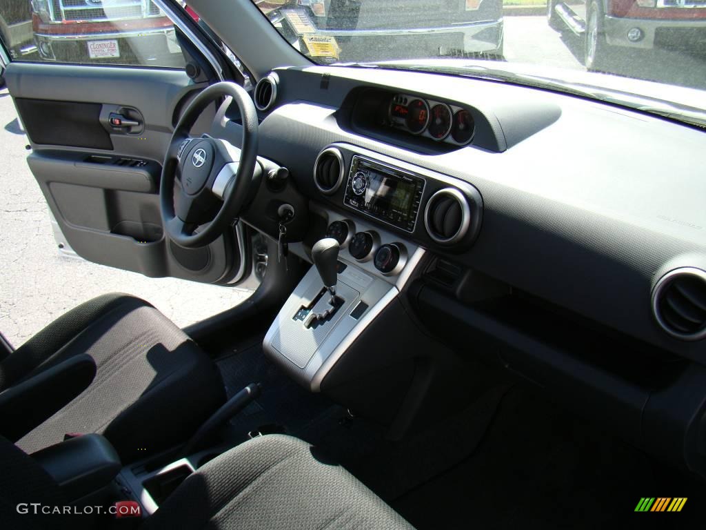 2009 xB  - Classic Silver Metallic / Dark Gray photo #13