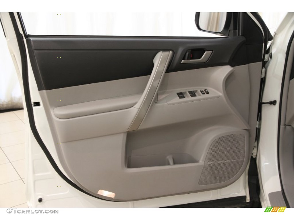 2012 Toyota Highlander SE 4WD Ash Door Panel Photo #105705904