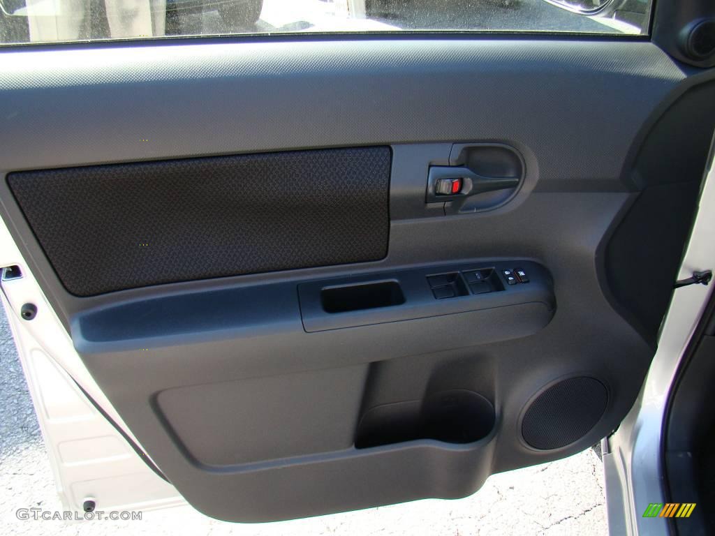 2009 xB  - Classic Silver Metallic / Dark Gray photo #15