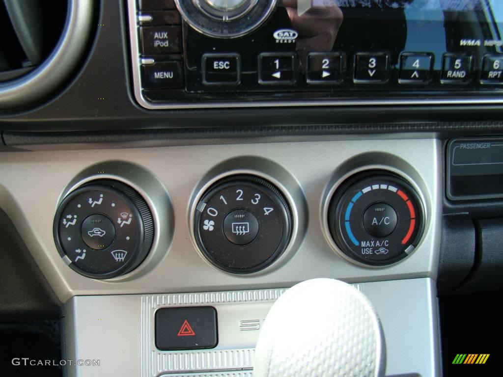 2009 xB  - Classic Silver Metallic / Dark Gray photo #21