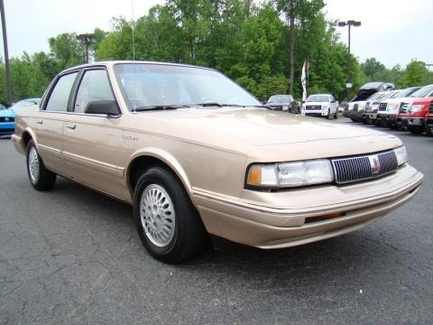 1993 Oldsmobile Cutlass Ciera S Sedan Data, Info and Specs