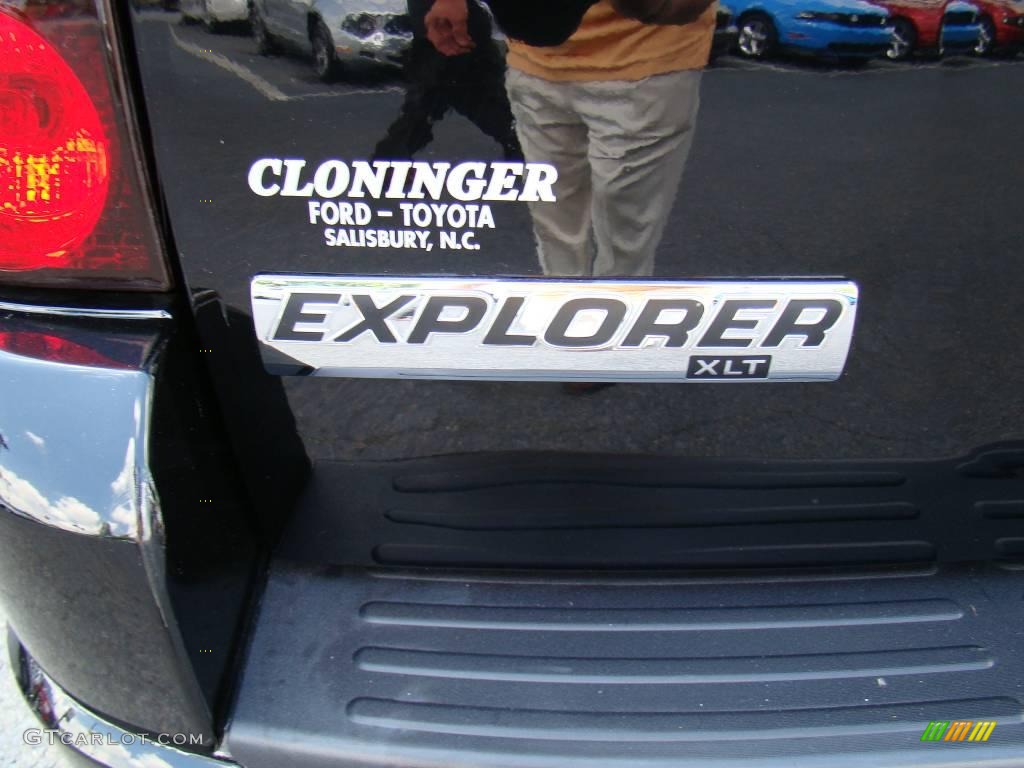 2007 Explorer XLT - Black / Stone photo #16