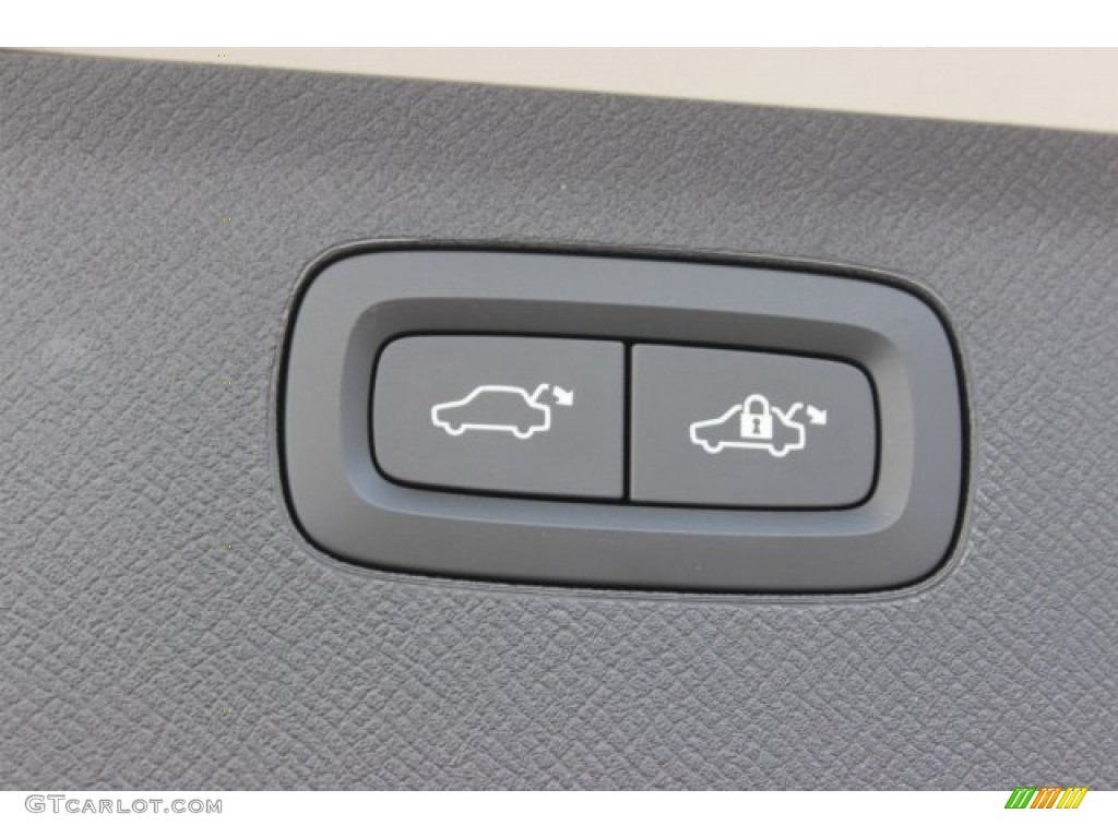 2016 Volvo XC90 T6 AWD Controls Photo #105737849