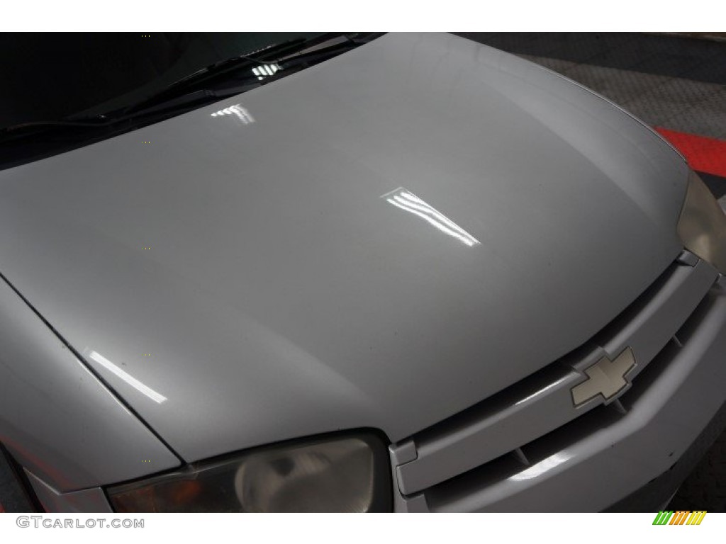 2004 Cavalier LS Coupe - Ultra Silver Metallic / Graphite photo #33