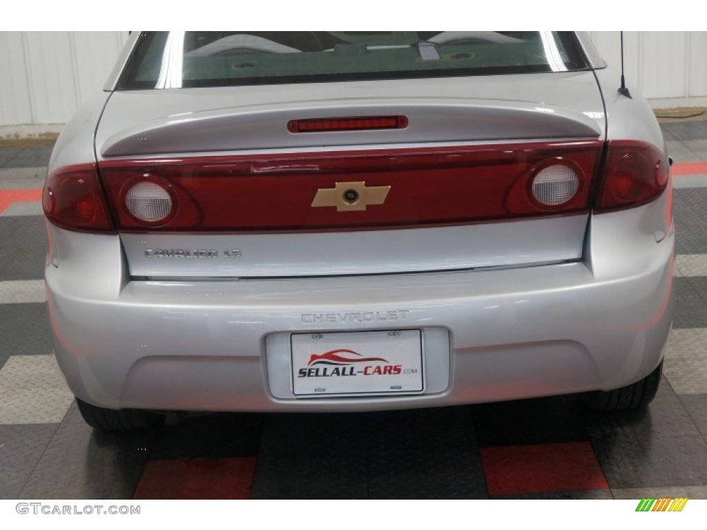 2004 Cavalier LS Coupe - Ultra Silver Metallic / Graphite photo #48