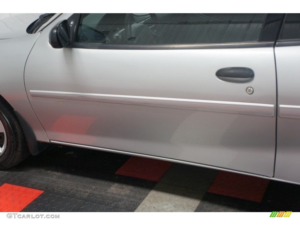2004 Cavalier LS Coupe - Ultra Silver Metallic / Graphite photo #53