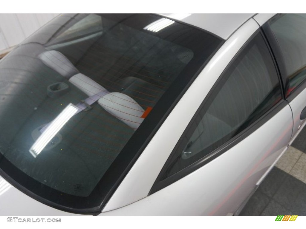 2004 Cavalier LS Coupe - Ultra Silver Metallic / Graphite photo #63