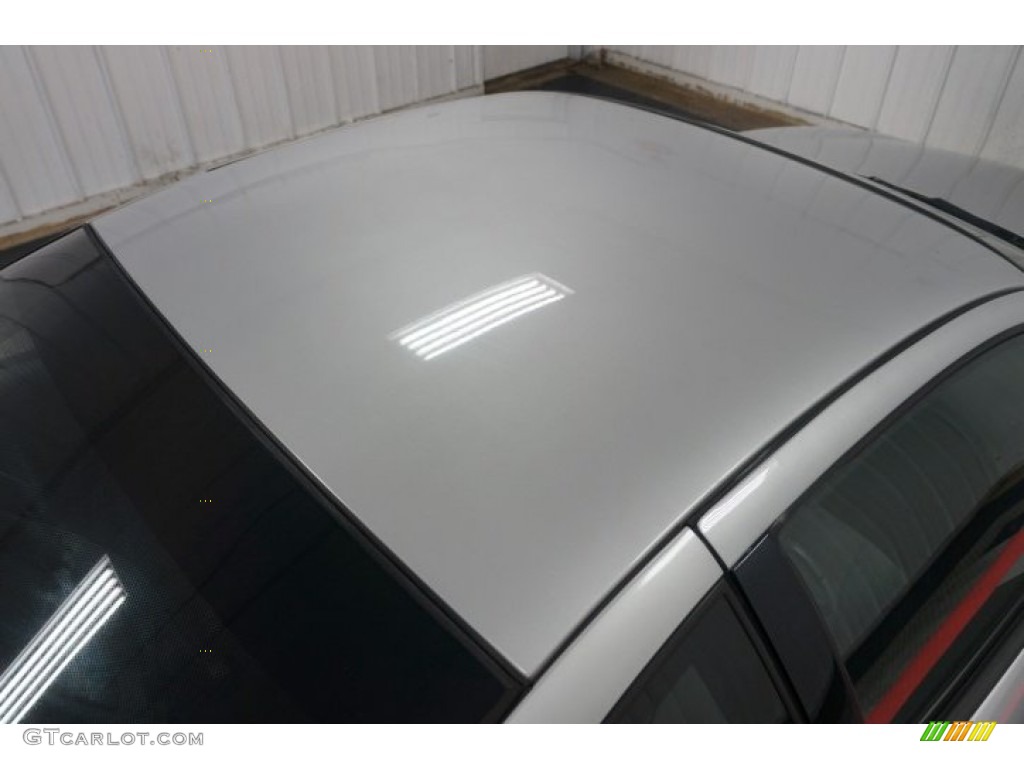 2004 Cavalier LS Coupe - Ultra Silver Metallic / Graphite photo #64