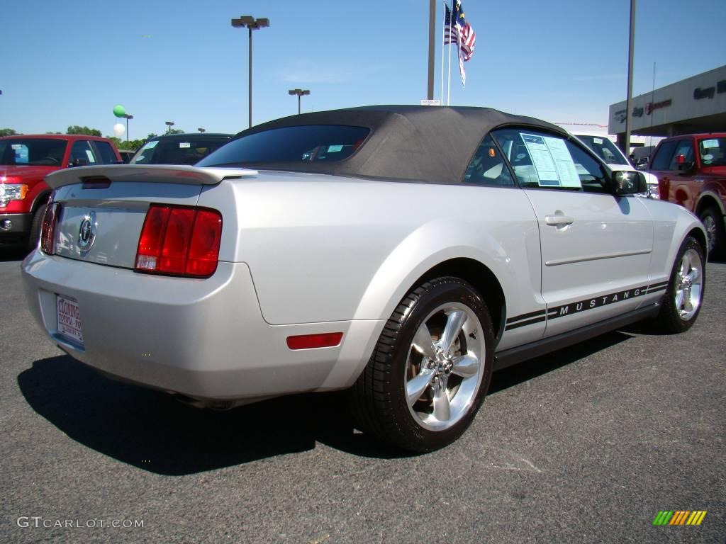 2008 Mustang V6 Deluxe Convertible - Brilliant Silver Metallic / Light Graphite photo #3