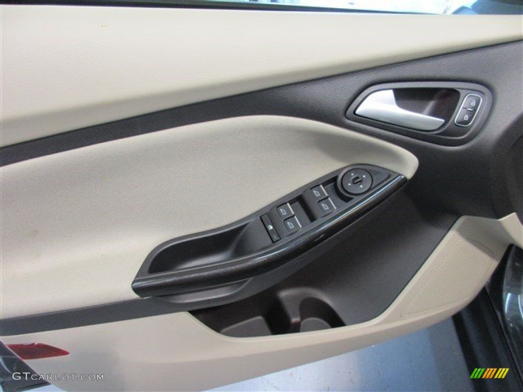 2015 Ford Focus Electric Hatchback Medium Light Stone Door Panel Photo #105751616